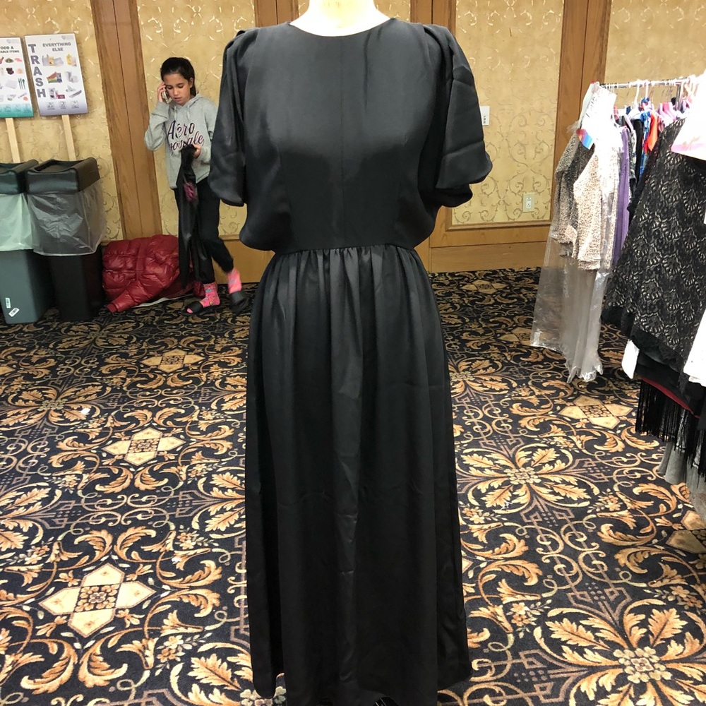 NWOT  Silk Black short sleeve gown